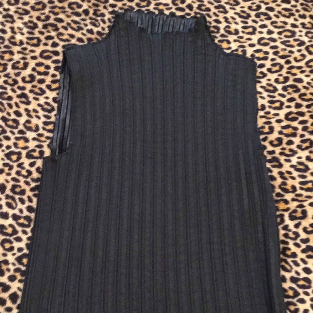 Super cute ribbed silk sleeveless turtleneck